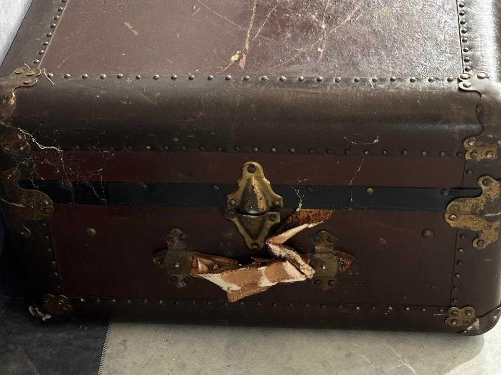 Vintage 1920’s Rose Company Luggage Trunk