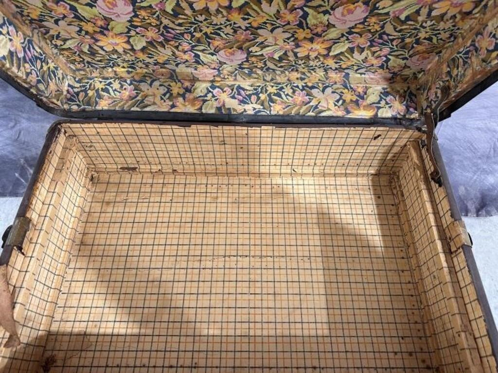 Vintage 1920’s Rose Company Luggage Trunk